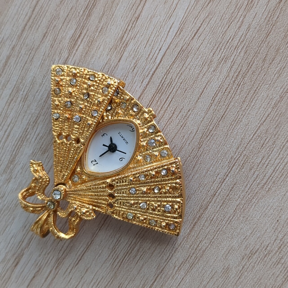 14KGE Vintage Fan Watch Necklace